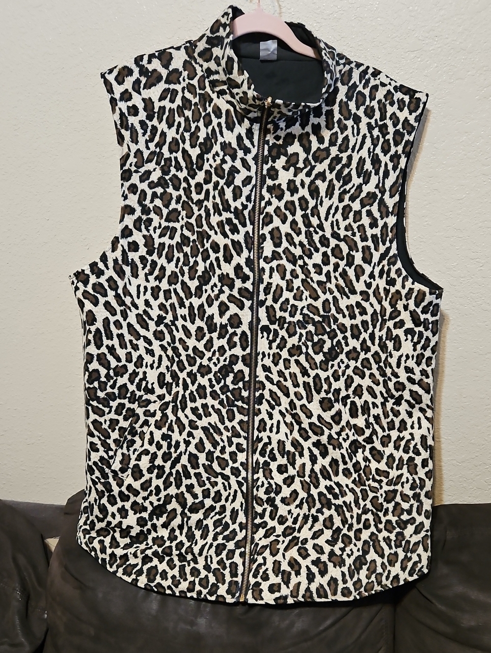 Leopard Print Sleeveless Zip-Front Vest in Cream & Tan